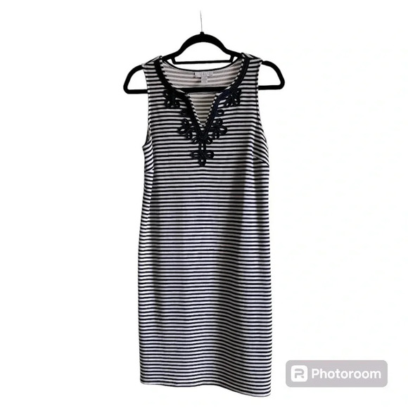 Charter Club Dresses & Skirts - Charter Club women’s shift dress navy blue/white embroidered size Medium